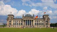 GE008, Reichstag, Berlin, Deutschland, Germany, flags, couds, storm